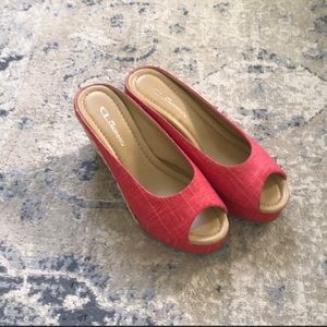 🎉New listing 🎉 Really Cute/Comfy Wedges sz 8.5